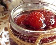 How to make strawberry jam so that the berries remain intact